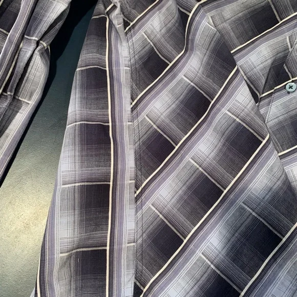 Ben Sherman Large Mens Button Down shirt with multicolored buttons - Picture 9 of 10